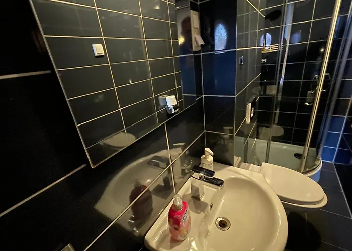 Mungo Jerry & In The Old Town Апартаменты Познань